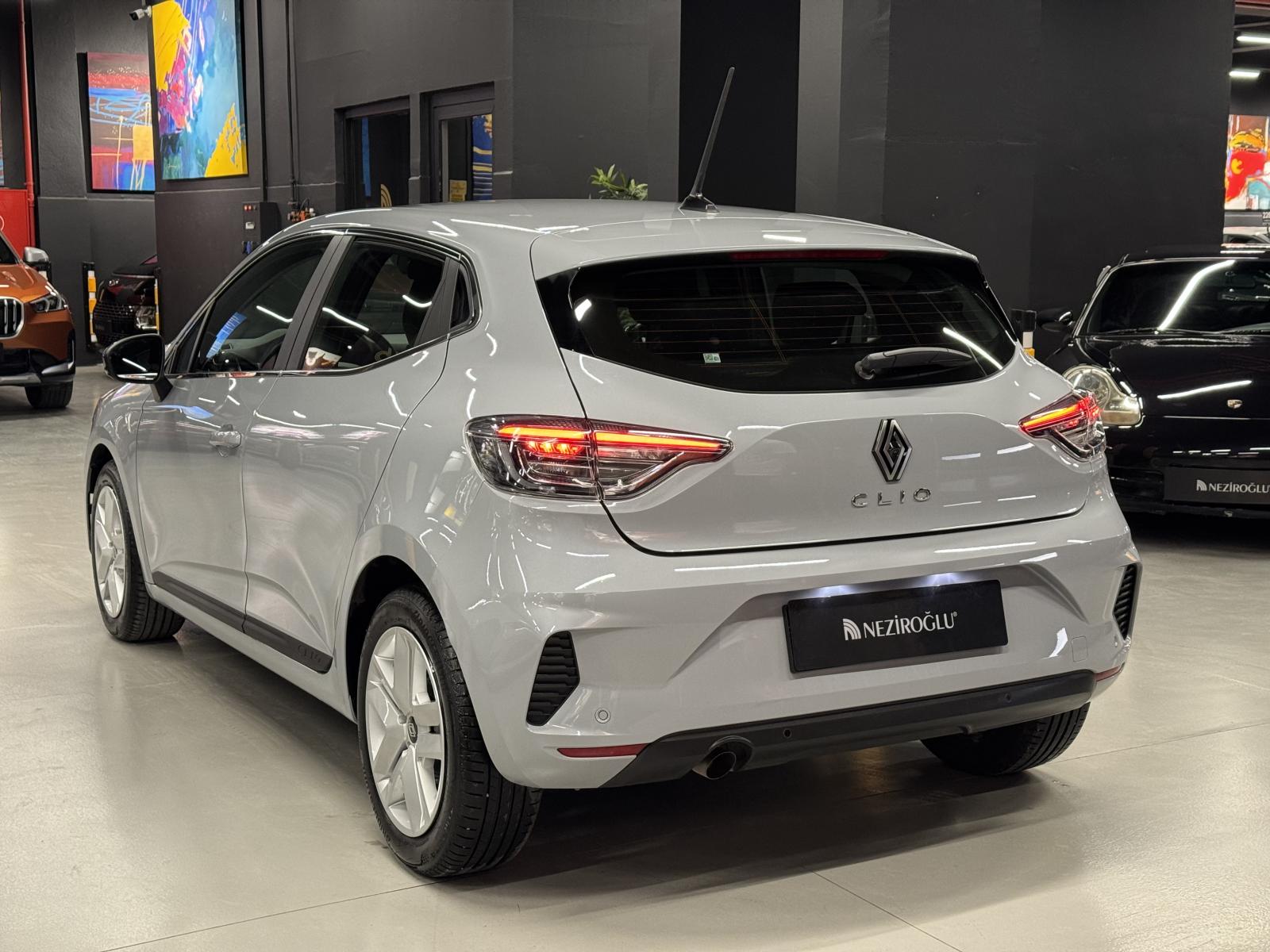 RENAULT CLIO