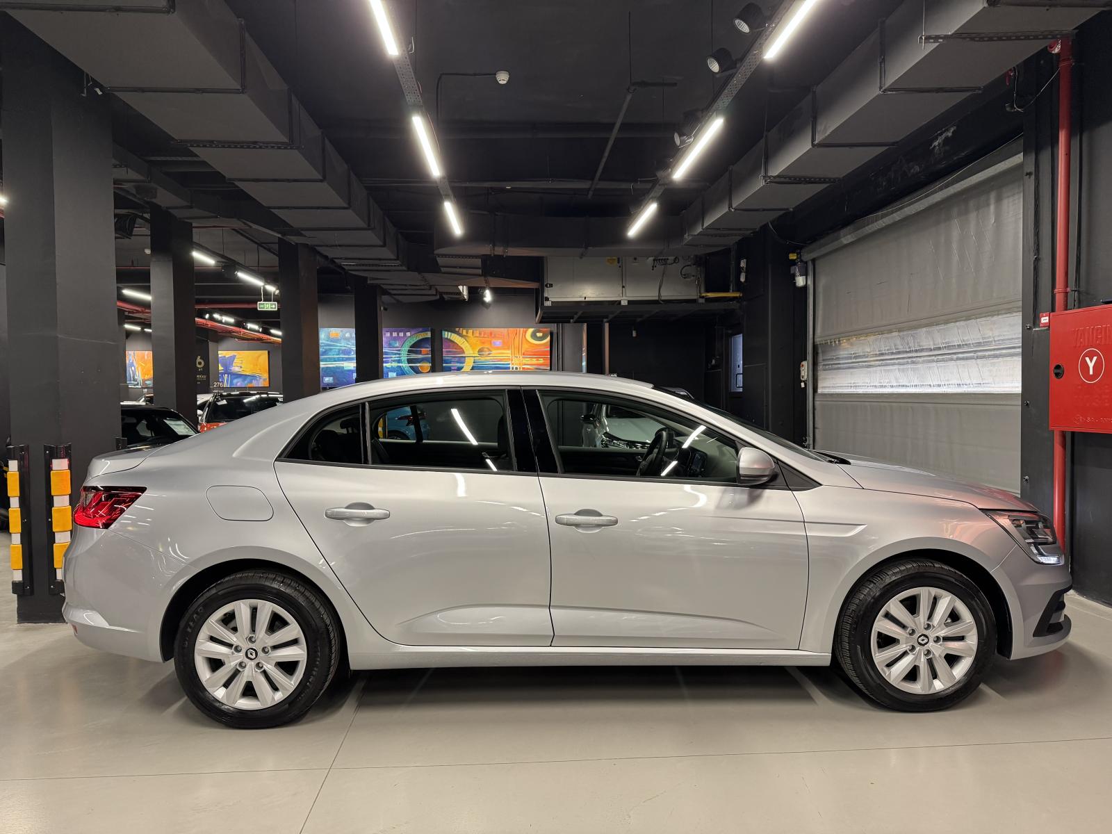 RENAULT MEGANE