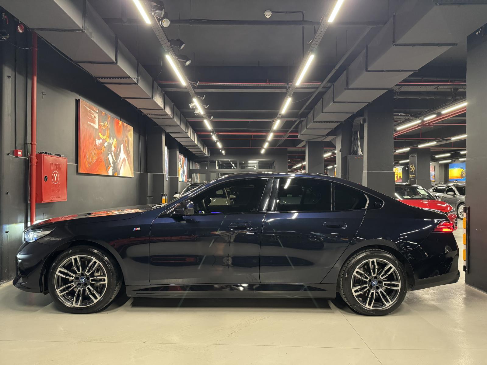 BMW i5