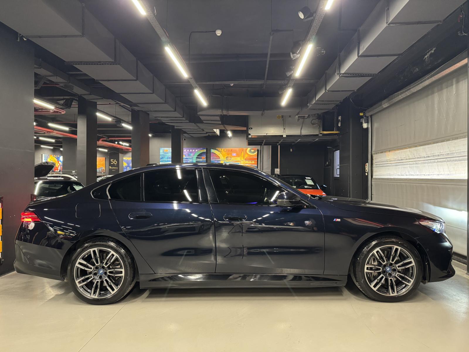 BMW i5