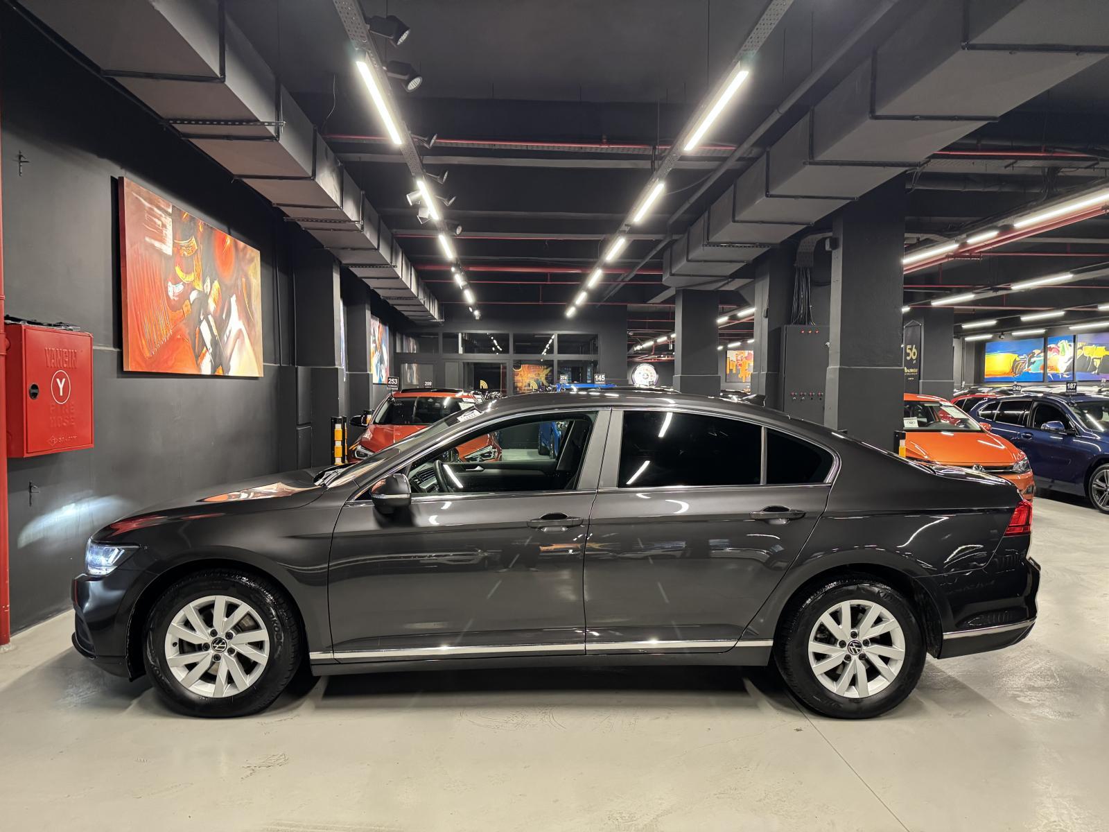VOLKSWAGEN PASSAT
