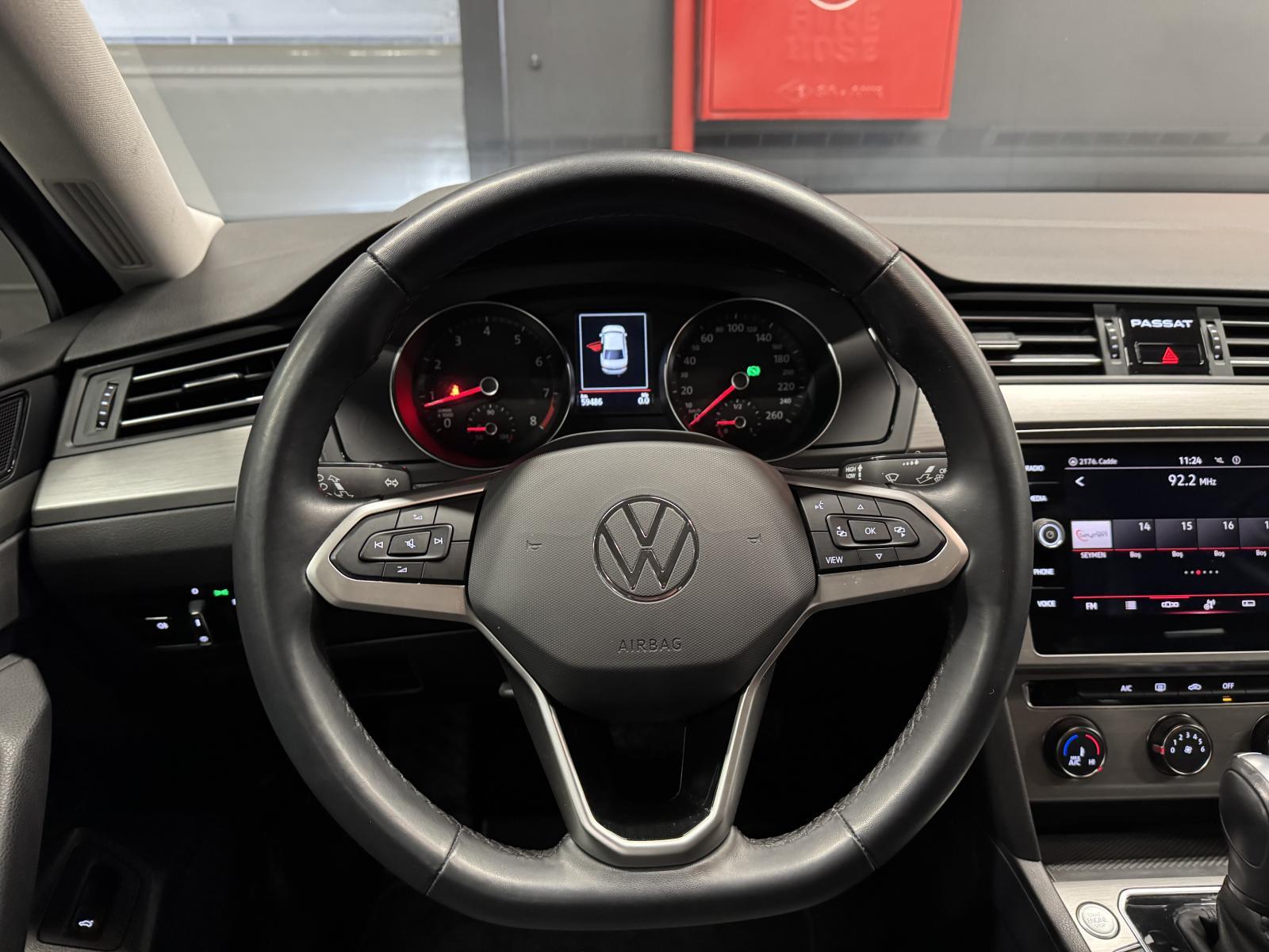 VOLKSWAGEN PASSAT