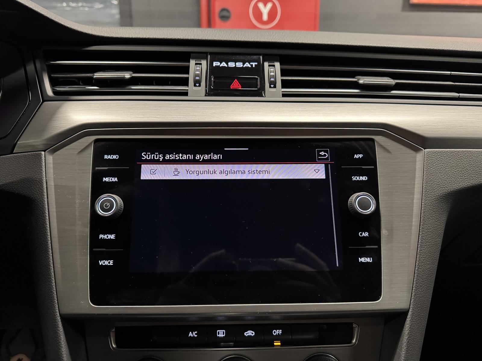 VOLKSWAGEN PASSAT